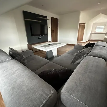 4 House Apartment *