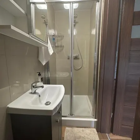 4 House Apartment *