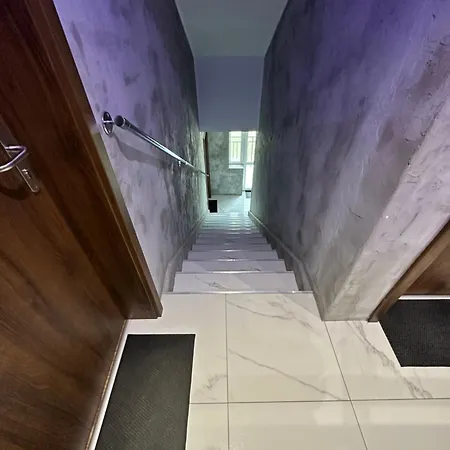 4 House Apartment